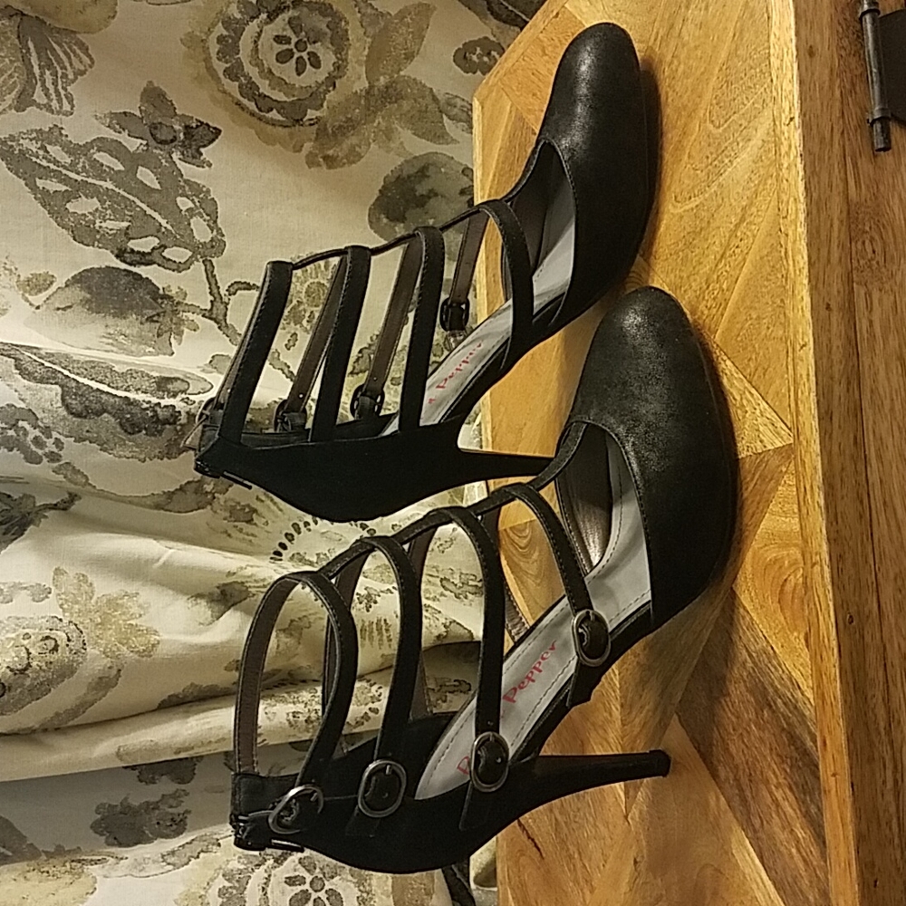 EUC Sexy, strappy fabulous heel